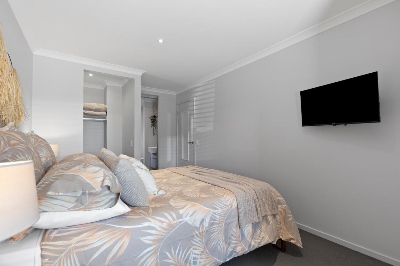 Ocean Dreams- Perfect Whole Family Getaway! Kids Games Room, Pet Friendly! Holiday home